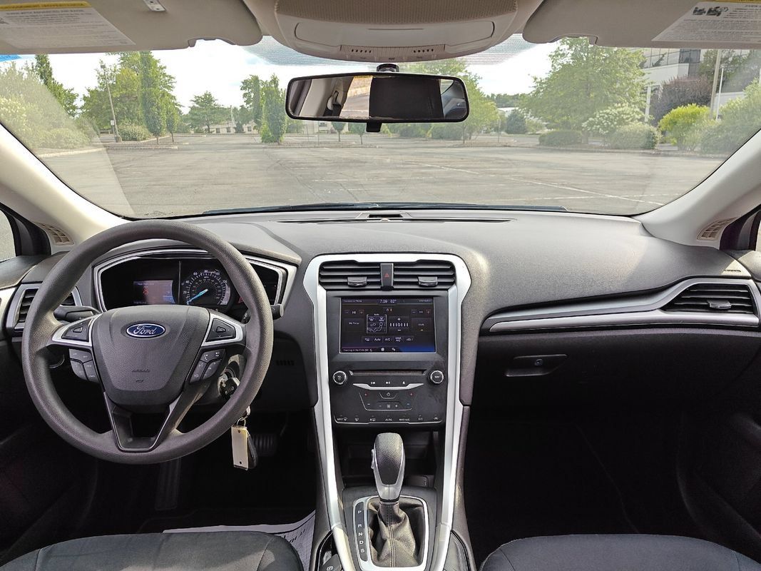 Used 2013 Ford Fusion SE FWD image 6