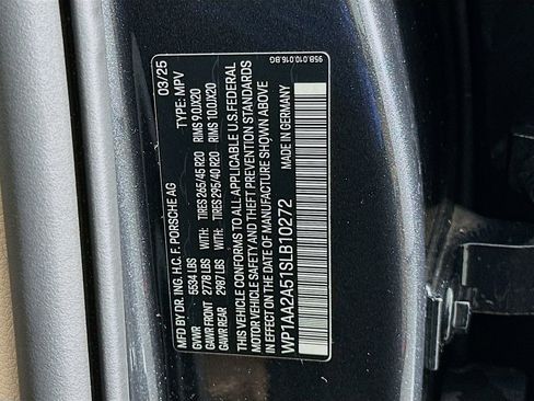 Used 2025 Porsche Macan image 35