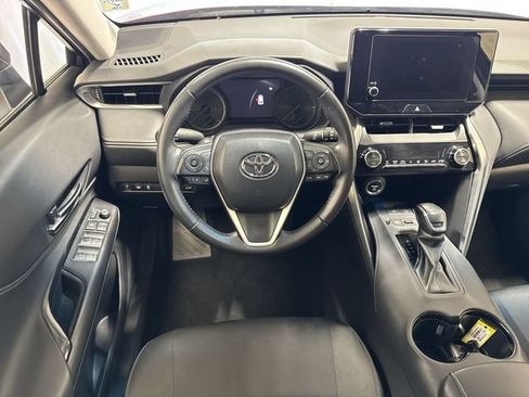 Used 2023 Toyota Venza LE AWD/4WD image 14