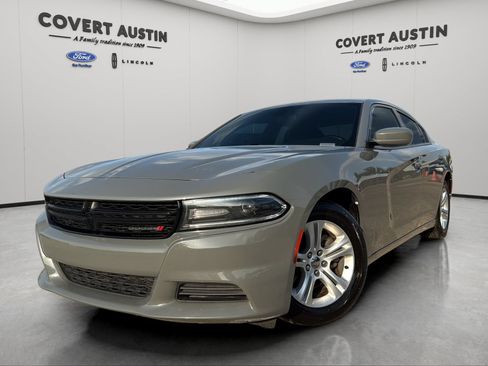 Used 2019 Dodge Charger SXT w/ Leather Interior Group RWD image 2
