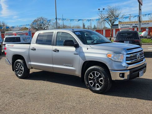 Used 2017 Toyota Tundra SR5 w/ TRD Off Road Package image 28