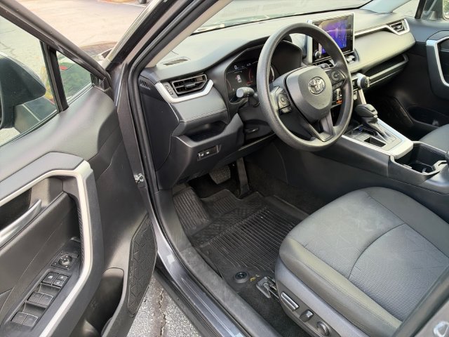 Used 2025 Toyota RAV4 XLE FWD image 12