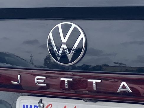 Used 2025 Volkswagen Jetta SE image 4