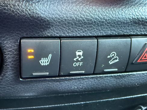 Used 2017 Jeep Wrangler Unlimited Sahara w/ Dual Top Group AWD/4WD image 8