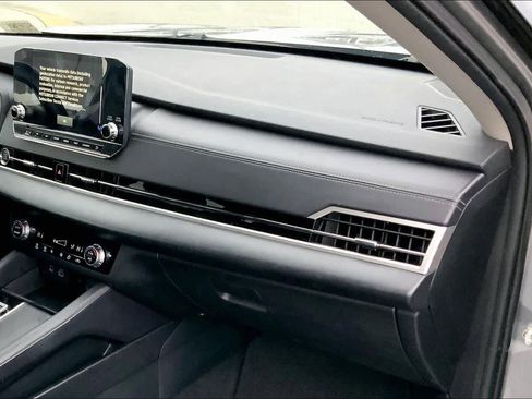 Used 2024 Mitsubishi Outlander SE image 17