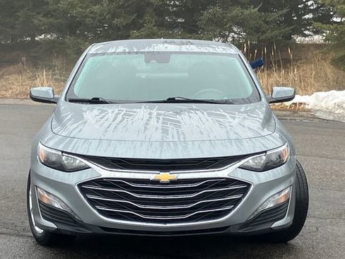 Used 2025 Chevrolet Malibu LT image 2