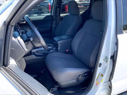 Used 2018 Toyota Tacoma TRD Off-Road image 8