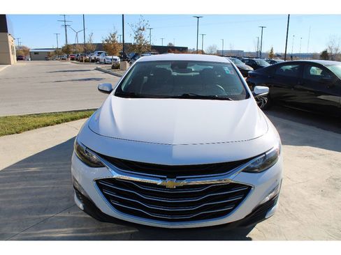 Used 2024 Chevrolet Malibu LT image 3