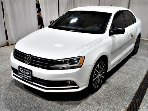 Used 2016 Volkswagen Jetta Sport FWD image 26