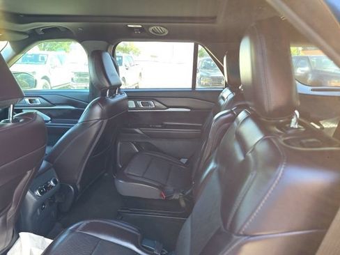 Used 2026 Ford Explorer Platinum RWD image 8