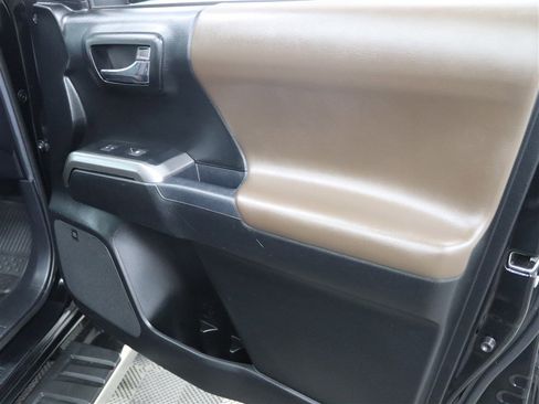 Used 2021 Toyota Tacoma Limited AWD/4WD image 29