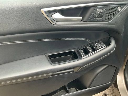 Used 2019 Ford Edge Titanium FWD image 13
