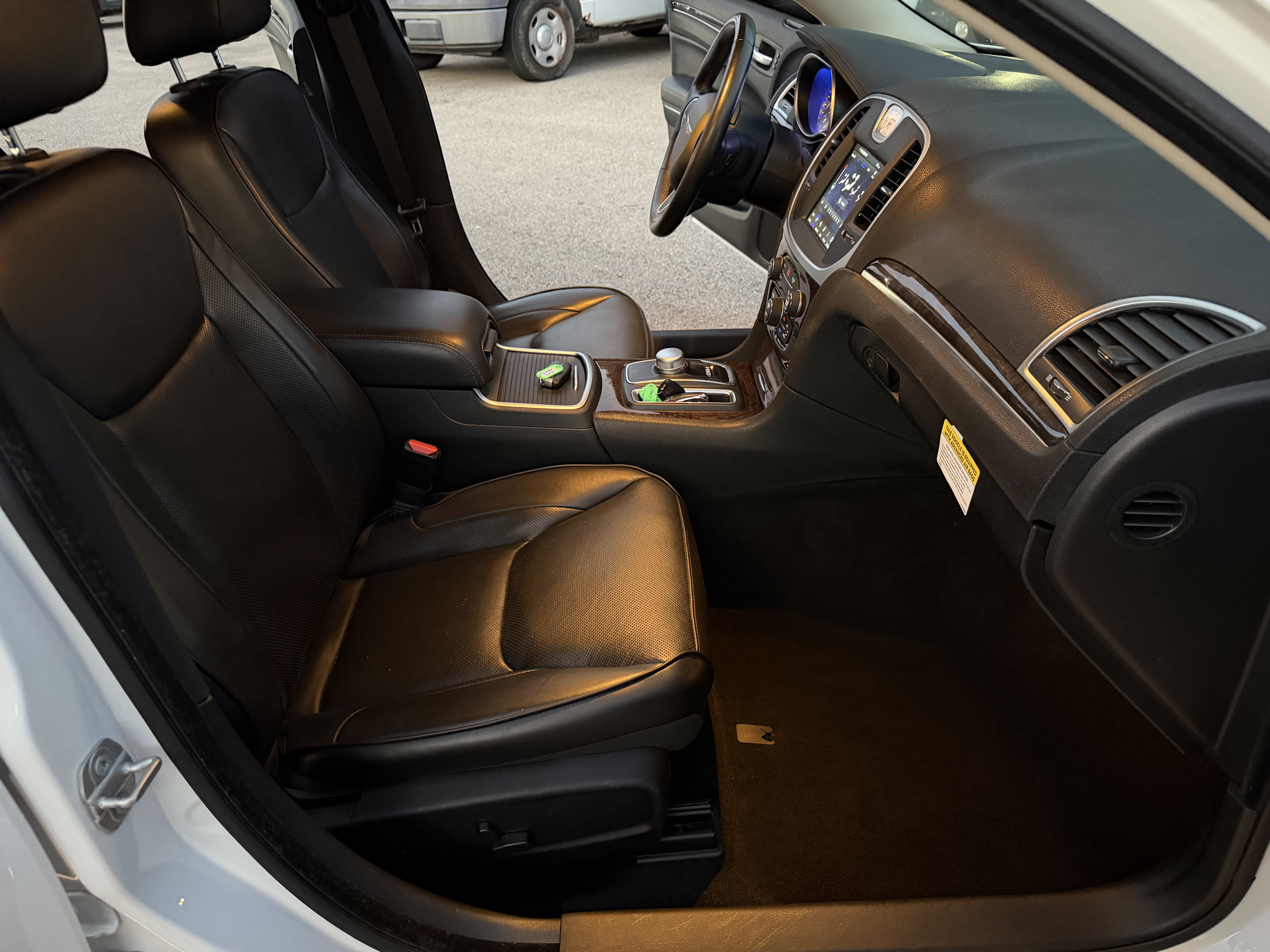 Used 2022 Chrysler 300 Touring L w/ Comfort Group RWD image 29