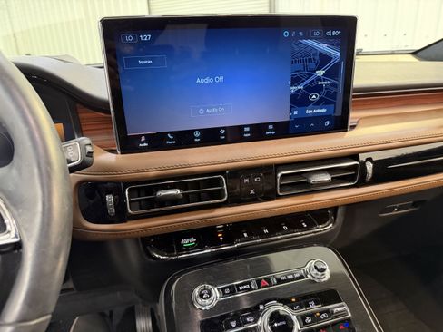 Used 2022 Lincoln Nautilus Reserve w/ Luxury Package image 18