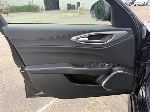 Used 2022 Alfa Romeo Giulia Veloce image 10