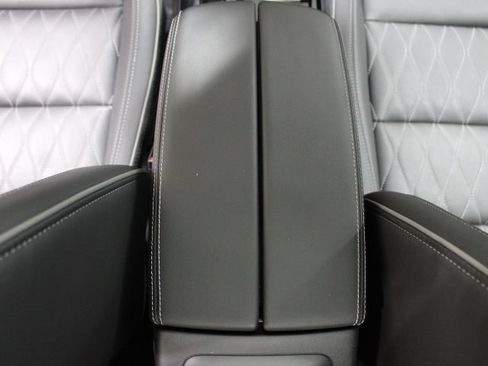 Used 2023 Buick Envision Avenir AWD/4WD image 32