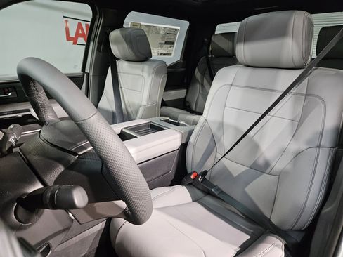New 2026 Toyota Tundra Limited AWD/4WD image 12