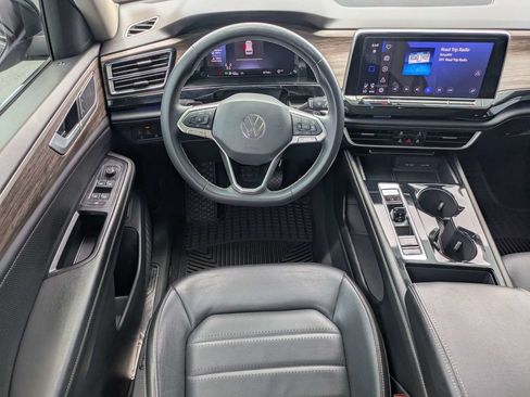 Used 2024 Volkswagen Atlas SEL AWD/4WD image 18