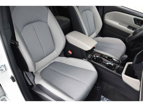 Used 2026 Subaru Forester Premium AWD/4WD image 32