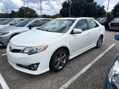Used 2014 Toyota Camry SE FWD image 1