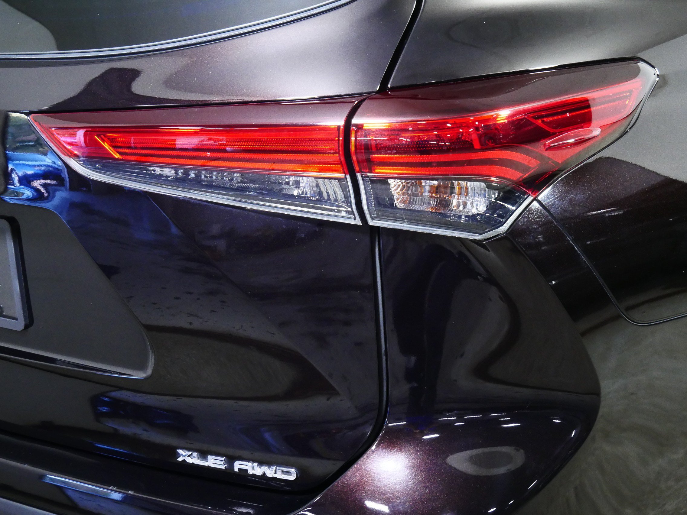 Used 2020 Toyota Highlander XLE AWD/4WD image 17