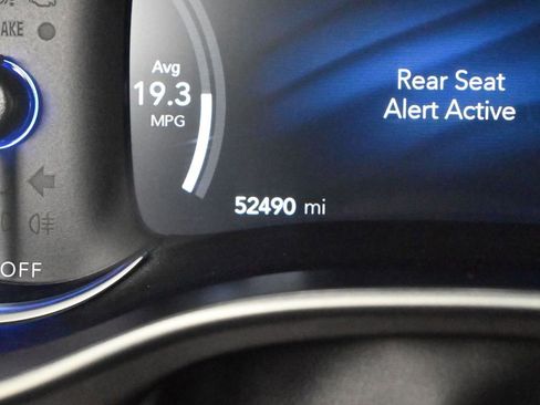 Used 2024 Chrysler Pacifica Select image 37