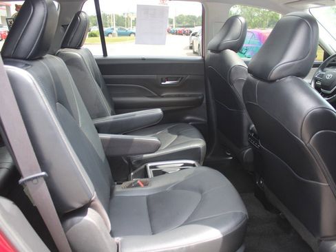 Used 2024 Toyota Grand Highlander Platinum image 23