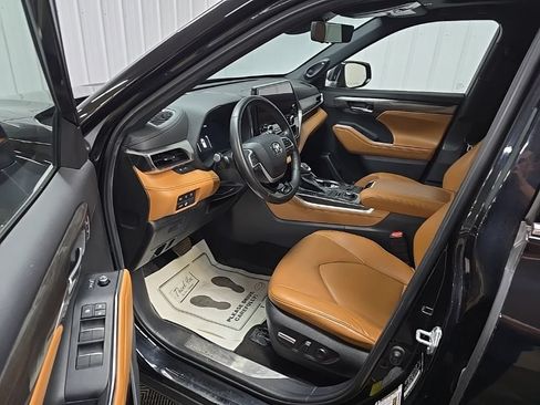 Used 2023 Toyota Highlander Platinum AWD/4WD image 29