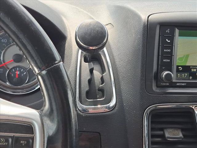 Used 2013 Chrysler Town & Country Touring FWD image 12