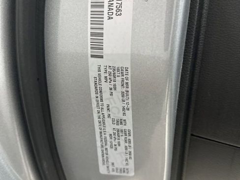 Used 2021 Chrysler Pacifica Limited w/ Uconnect Theater Family Group image 34