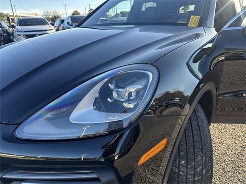 Used 2019 Porsche Cayenne Base image 32