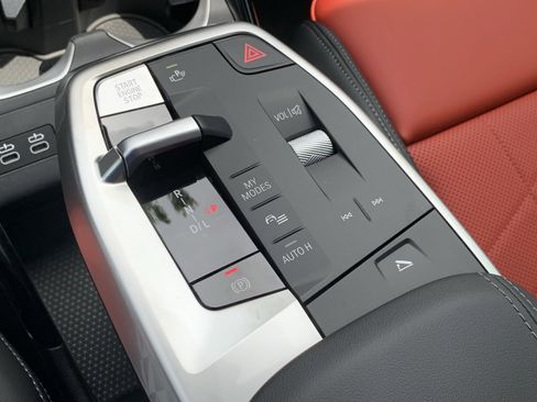 Used 2025 BMW X1 xDrive28i w/ Technology Package image 28