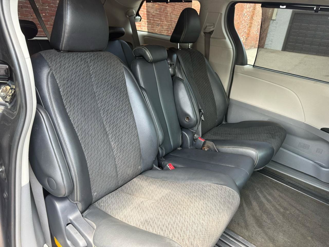 Used 2012 Toyota Sienna SE FWD image 8