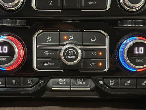 Used 2022 GMC Yukon Denali w/ Denali Ultimate Package AWD/4WD image 17