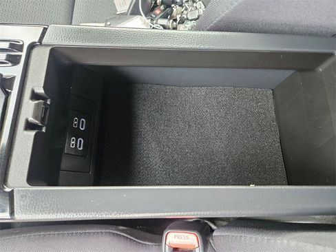 Used 2025 Toyota Prius LE image 27