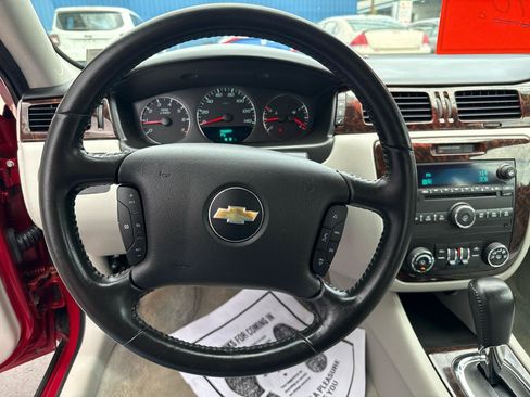 Used 2014 Chevrolet Impala LT w/ LT Sunroof Package FWD image 13