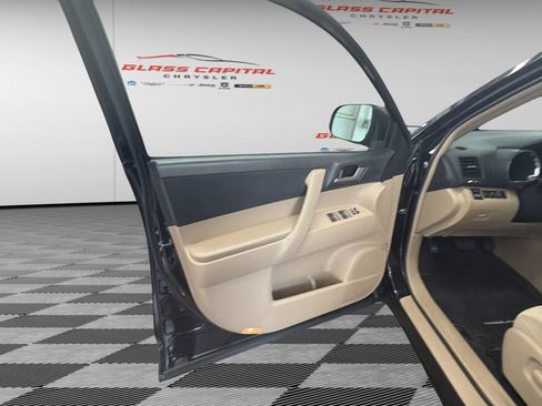Used 2012 Toyota Highlander FWD w/ Tech Pkg image 15