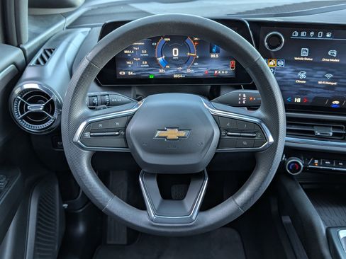 Used 2025 Chevrolet Equinox EV LT image 22