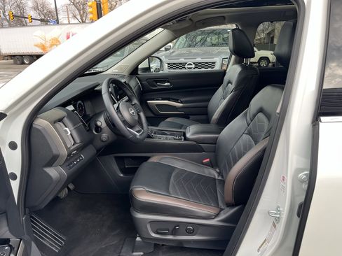 Certified 2024 Nissan Pathfinder Platinum w/ Cargo Package image 16