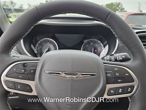 New 2026 Chrysler Pacifica Select image 24