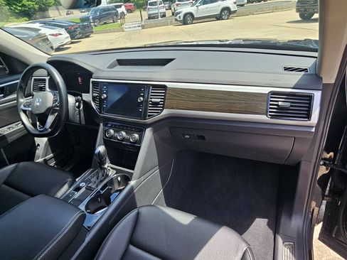 Used 2023 Volkswagen Atlas SE w/ Black Wheel Package FWD image 9