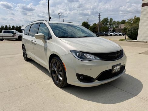 Used 2020 Chrysler Pacifica Touring-L w/ Advanced Safetytec Group FWD image 5