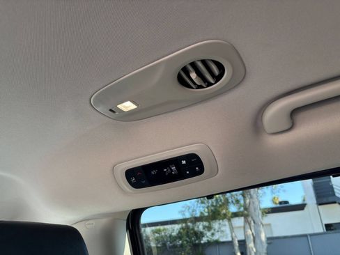 Used 2024 Chrysler Pacifica Touring-L FWD image 24