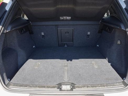 Used 2024 Volvo XC40 B5 Plus image 27