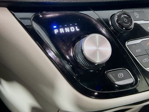 Used 2020 Chrysler Voyager LX image 16