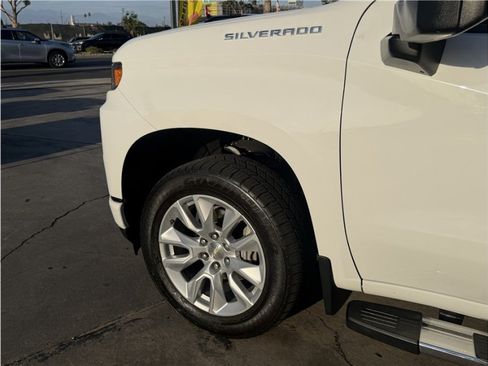 Used 2019 Chevrolet Silverado 1500 Custom w/ Custom Max Trailering Package AWD/4WD image 11