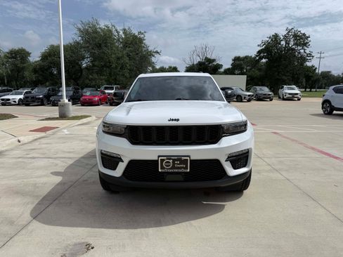 Used 2023 Jeep Grand Cherokee Limited w/ Black Appearance Package AWD/4WD image 8