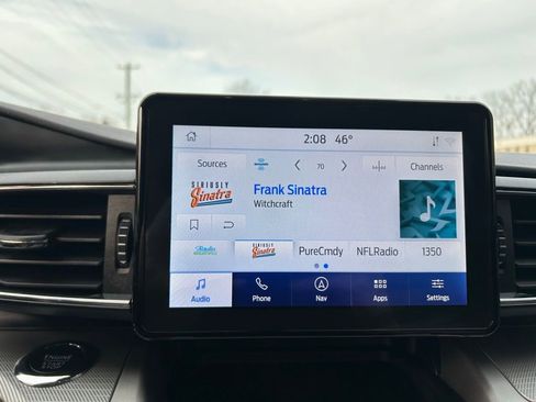 Certified 2022 Ford Explorer XLT w/ Equipment Group 202A image 26