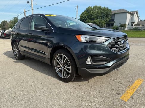 Used 2024 Ford Edge Titanium AWD/4WD image 3