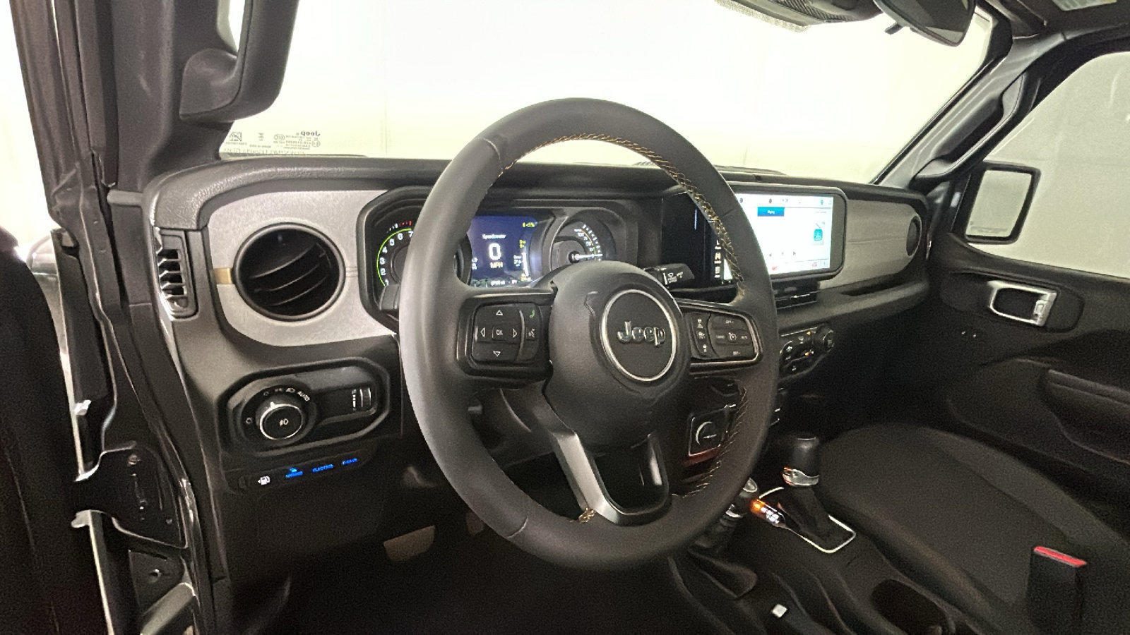 Used 2024 Jeep Wrangler Unlimited w/ Technology Group AWD/4WD image 16